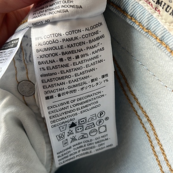 Levi’s 501 Cropped Jeans - Picture 4 of 5